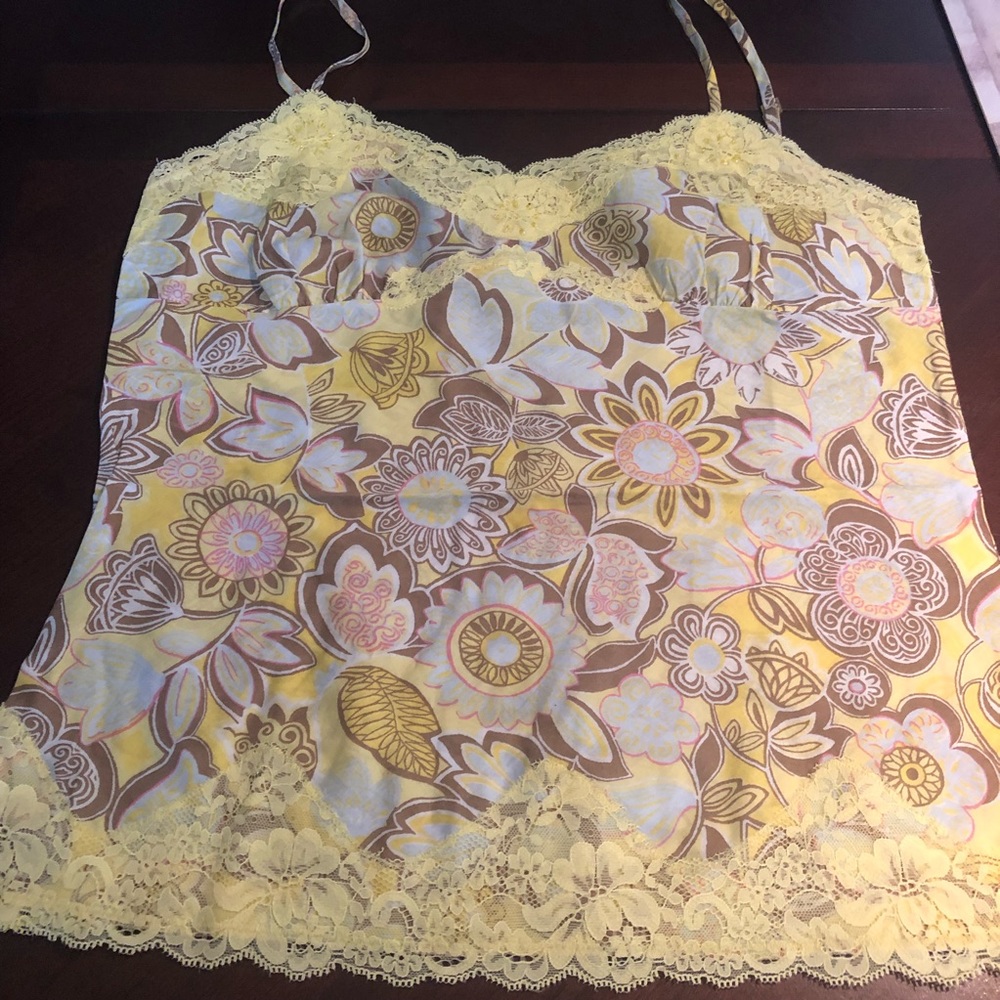 Express shirt with lace